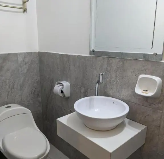 اتاق استاندارد سه نفره, Manakin Hostal & Resto