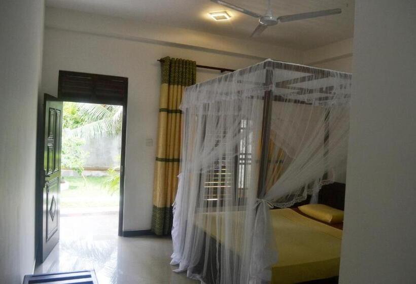 バルコニー付きデラックスルーム, Kushan Guest