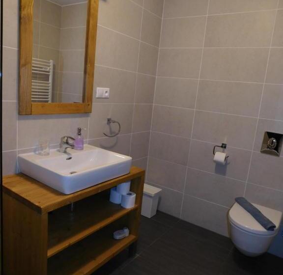 شقة غرفة نوم واحدة مزودة بشُرفة, Penzion Eden