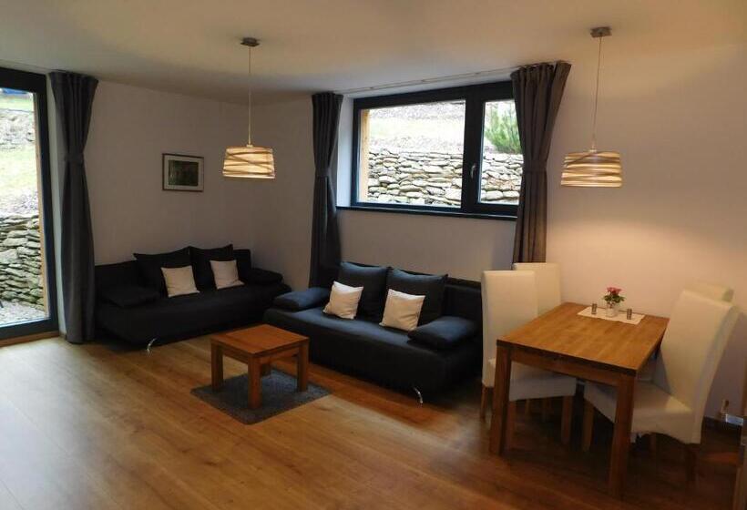 شقة غرفة واحدة مزودة بتراس, Penzion Eden