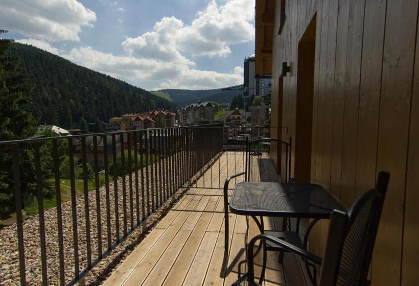 إستديو قياسى مزود بشرفة, Penzion Eden