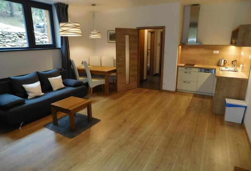 شقة غرفة نوم واحدة مزودة بشُرفة, Penzion Eden