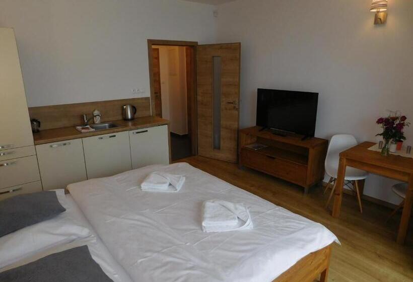 شقة غرفة نوم واحدة مزودة بشُرفة, Penzion Eden