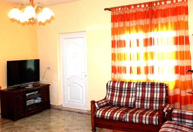 غرفة قياسية, Villa Center