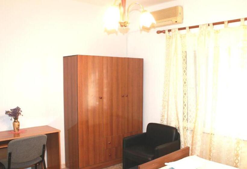 غرفة قياسية, Villa Center