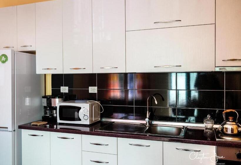 غرفة قياسية, Villa Center