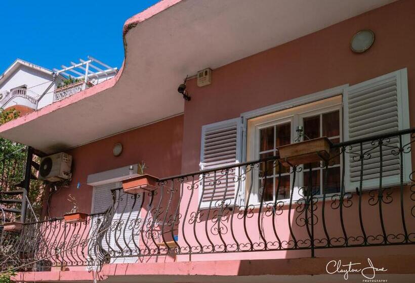 غرفة قياسية, Villa Center