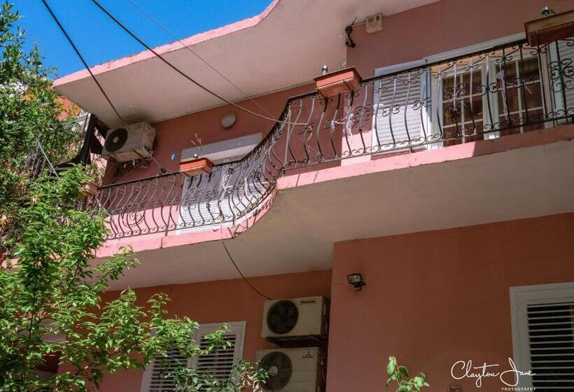 غرفة قياسية, Villa Center