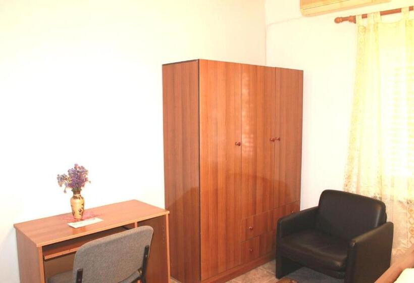 غرفة قياسية, Villa Center