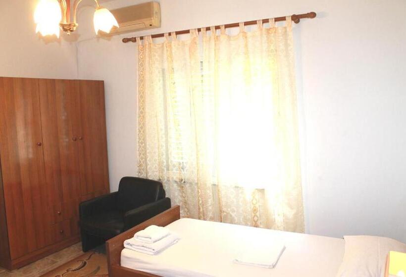 غرفة قياسية, Villa Center