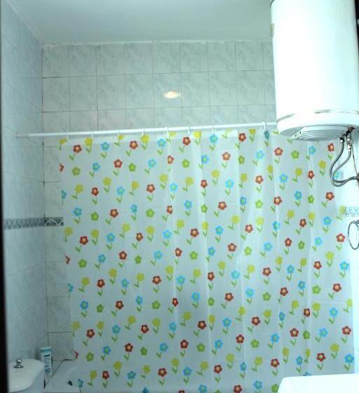 غرفة عائلية, Villa Center