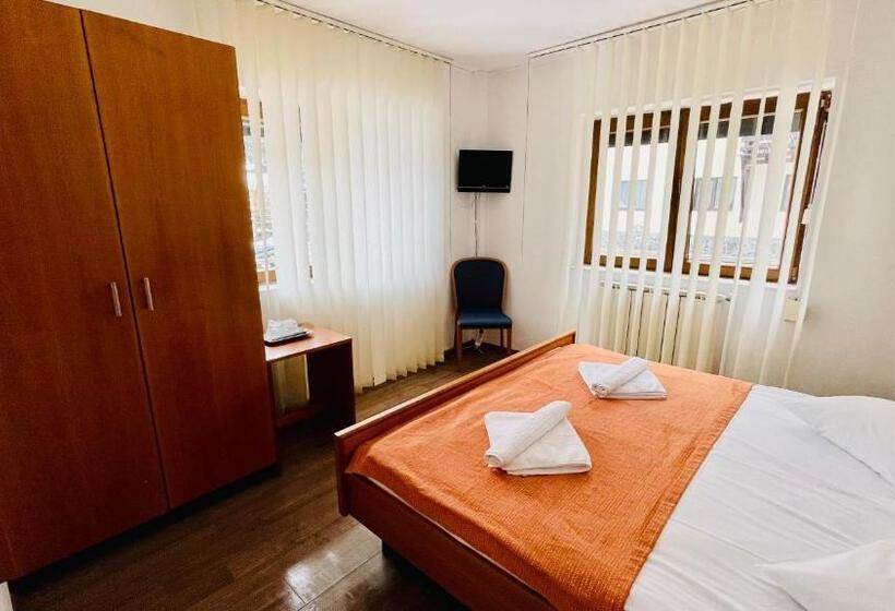 חדר סטנדרט חדר אמבטיה משותף, Pensiunea Luminita