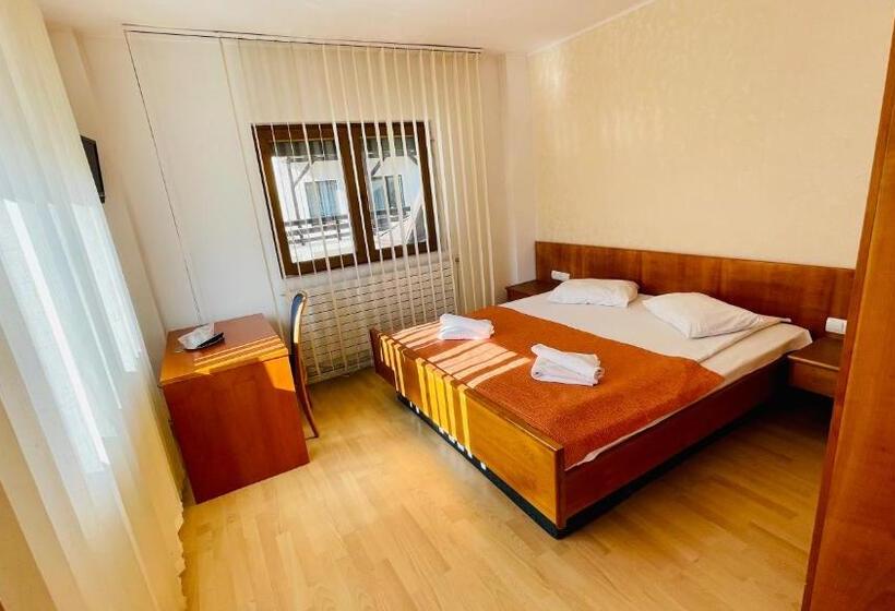 חדר סטנדרט חדר אמבטיה משותף, Pensiunea Luminita