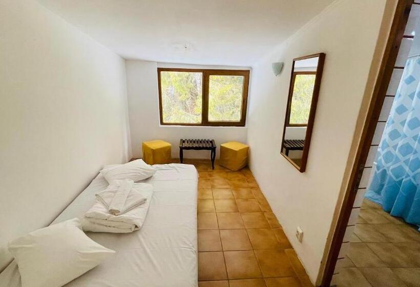 חדר משפחתי, Pensiunea Luminita