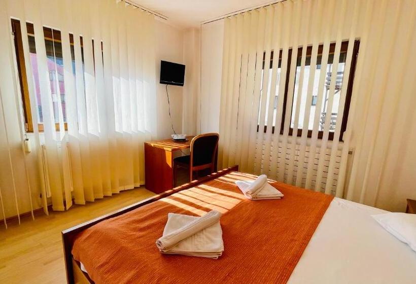 וילה בת חדר שינה 1, Pensiunea Luminita