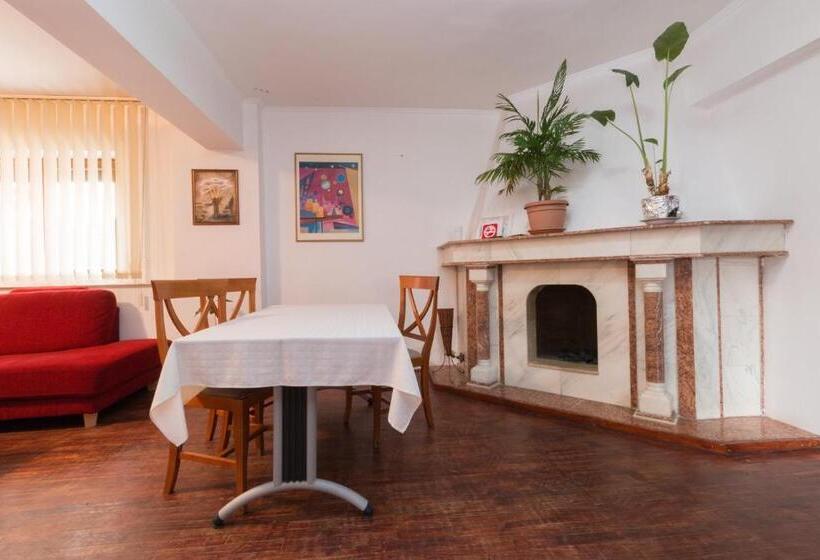 וילה בת חדר שינה 1, Pensiunea Luminita