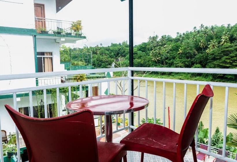 Willa 3 Sypialnie, Kandy Riverside Villa