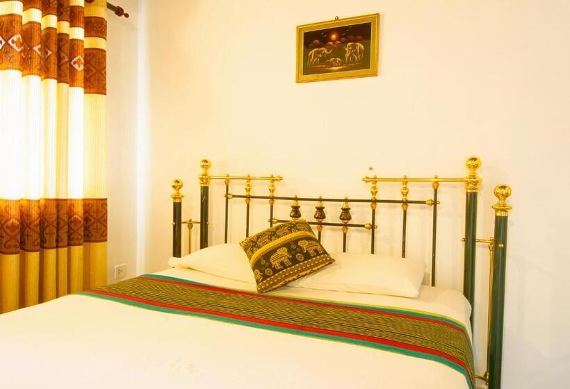 Willa 4 sypialnie, Kandy Riverside Villa