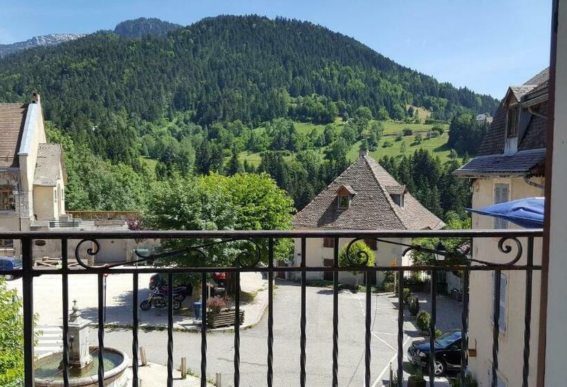 Четырехместный Номер Стандарт, Victoria