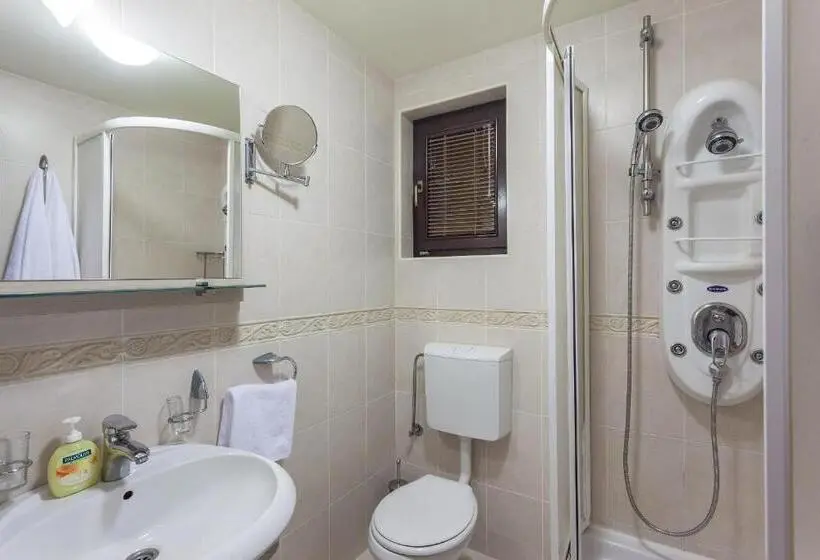 آپارتمان 2 خوابه با تراس, Guest House Vila Bajka