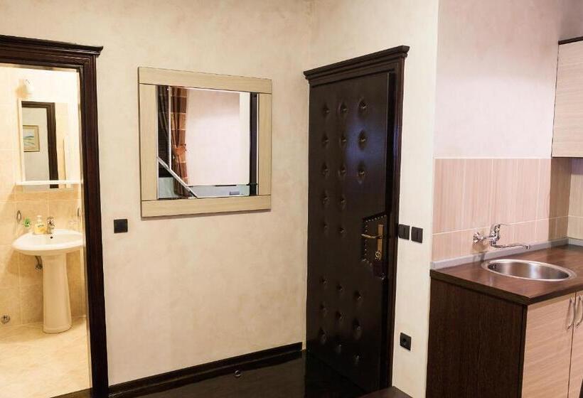 آپارتمان 1 خوابه با تراس, Guest House Vila Bajka