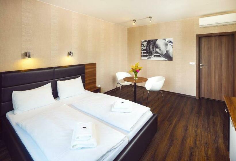 スタンダードルーム, Penzion V Jízdárně