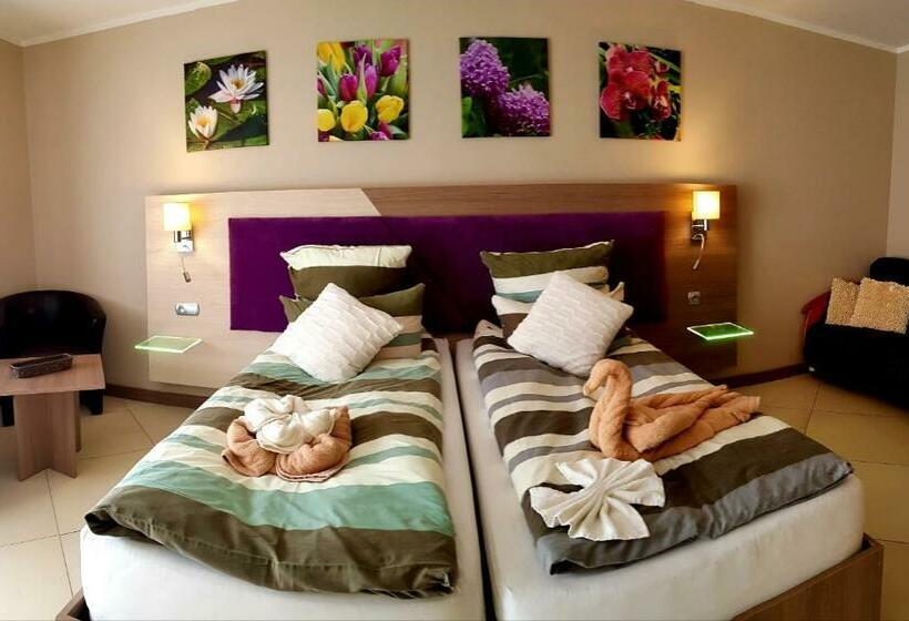 标准间带阳台, Willa Adonis