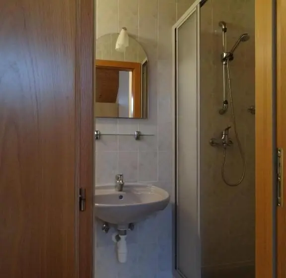 Standard Kolmen Hengen Huone, Pension Arnika