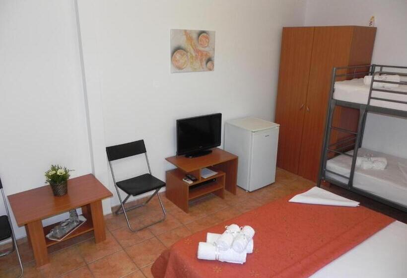 اتاق خانوادگی, Pensiunea Iubesc Marea