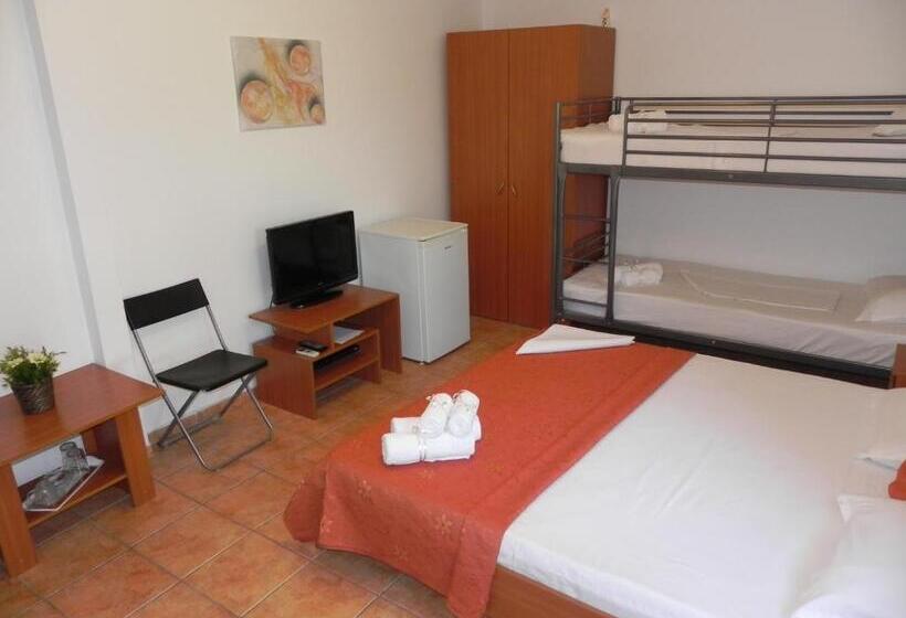 اتاق خانوادگی, Pensiunea Iubesc Marea