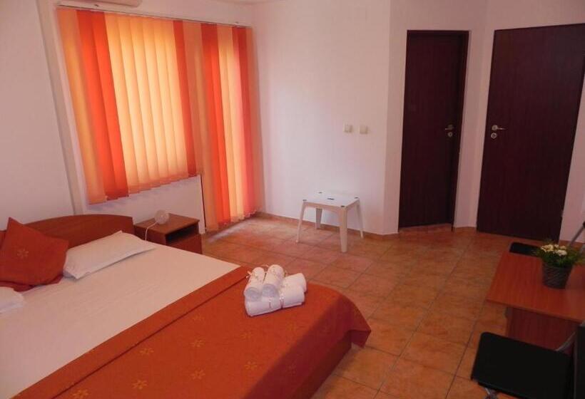 اتاق خانوادگی, Pensiunea Iubesc Marea