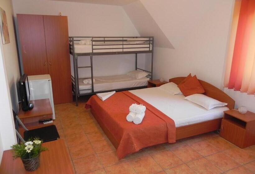 اتاق خانوادگی, Pensiunea Iubesc Marea