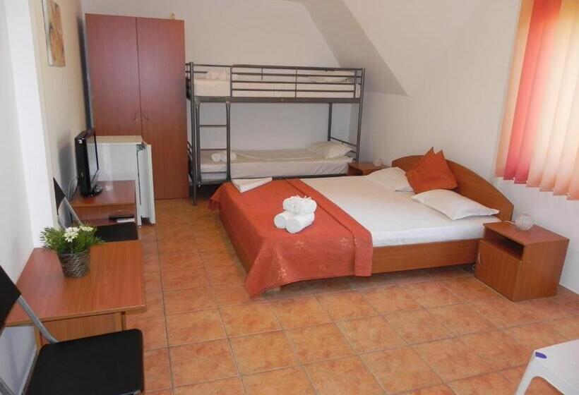 اتاق خانوادگی, Pensiunea Iubesc Marea