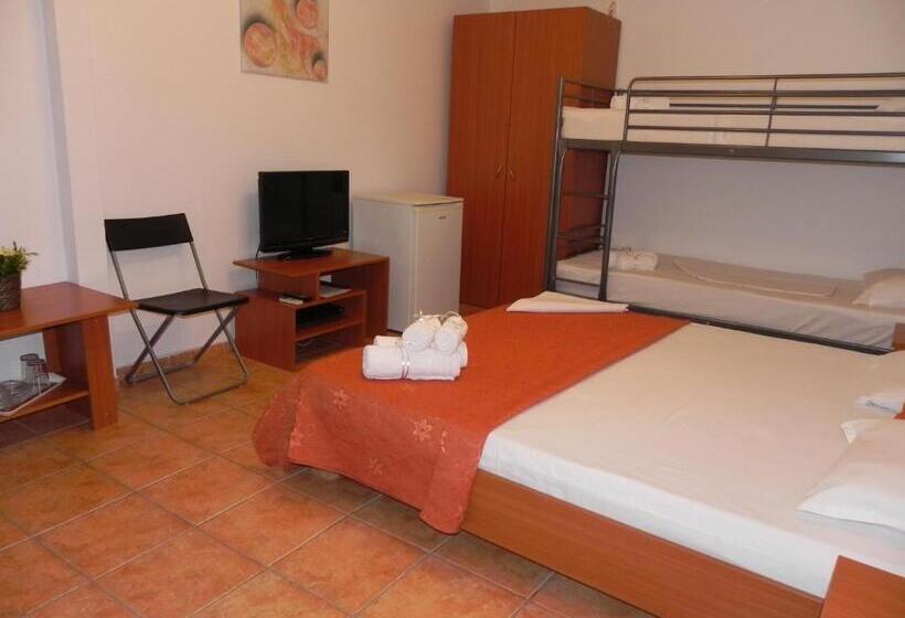 اتاق خانوادگی, Pensiunea Iubesc Marea