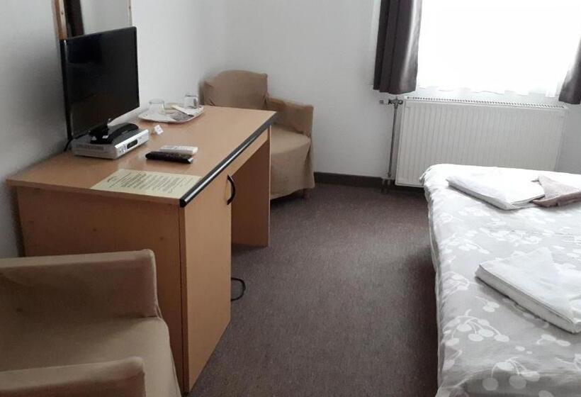 Standardrum, The Corner House Panzió