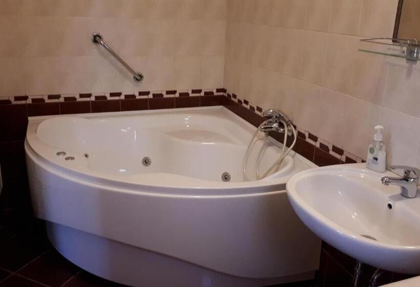 Superior Rum, The Corner House Panzió