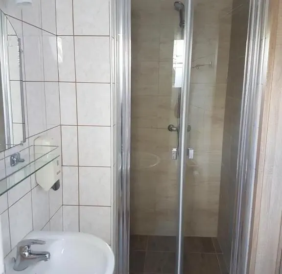 Standard Kolmen Hengen Huone, The Corner House Panzió