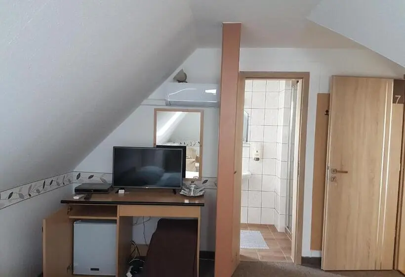 Standard Kolmen Hengen Huone, The Corner House Panzió