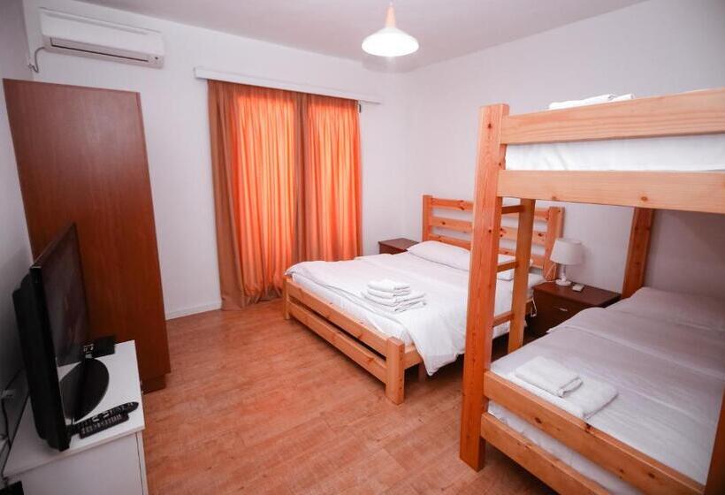 חדר משפחתי, Sidi