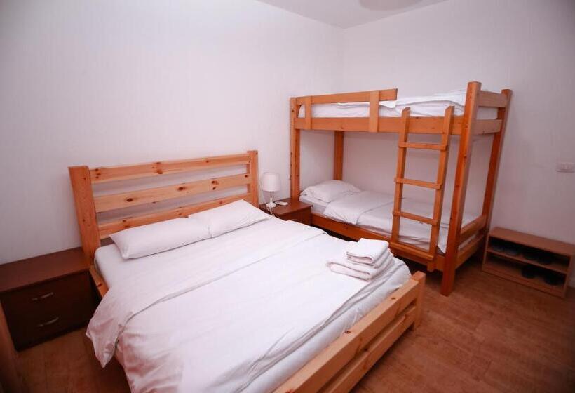 חדר משפחתי, Sidi