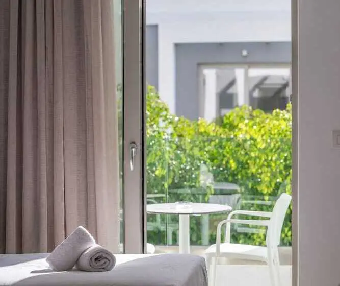 プールビューのデラックストリプルルーム, Apollon Windmill Boutique Hotel   Adults Only