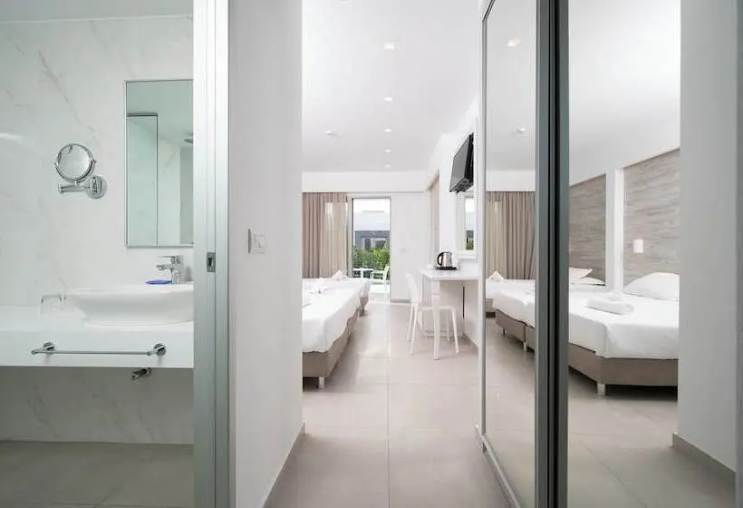 プールビューのデラックストリプルルーム, Apollon Windmill Boutique Hotel   Adults Only
