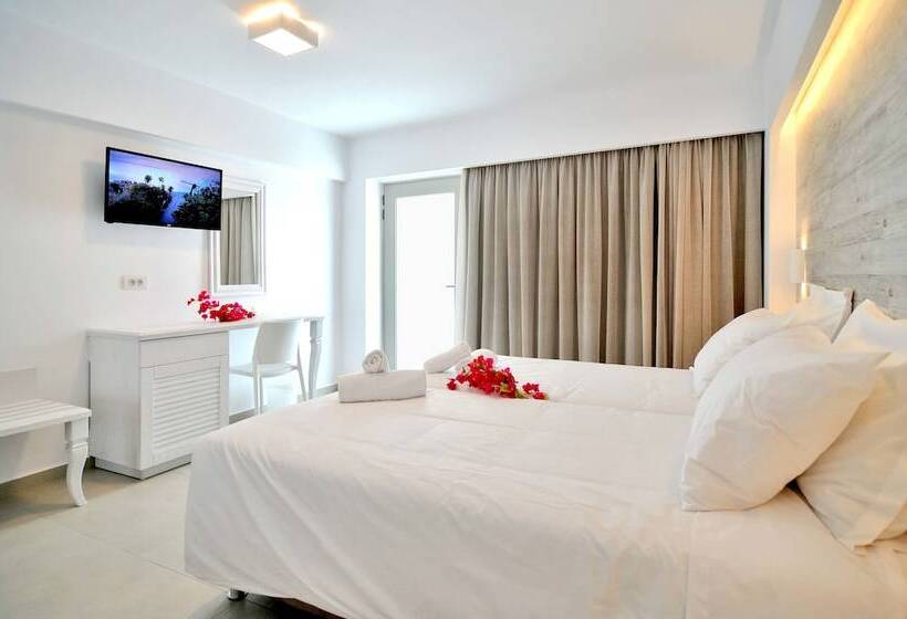 プールビューのデラックストリプルルーム, Apollon Windmill Boutique Hotel   Adults Only