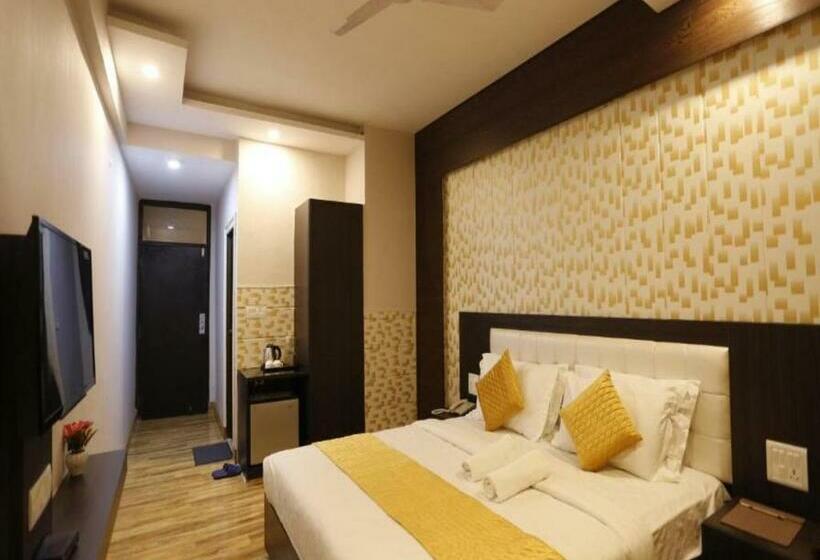 Familjesvit, Paradise Ganga A River Side