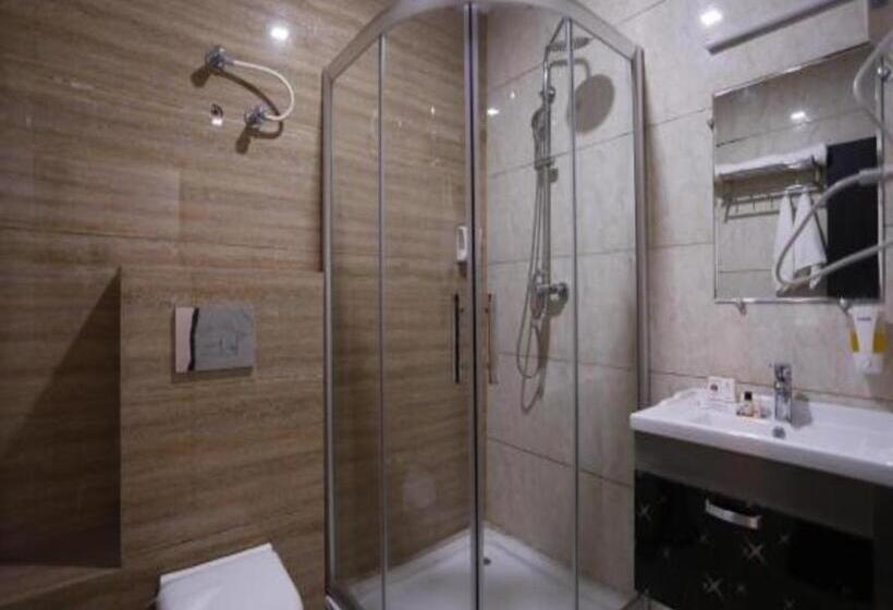 Familjesvit, Paradise Ganga A River Side