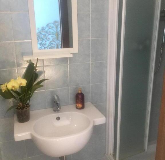 标准三人间, B&b Anny