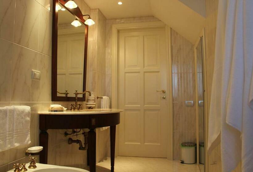 家庭套房, L'attico Del Centro