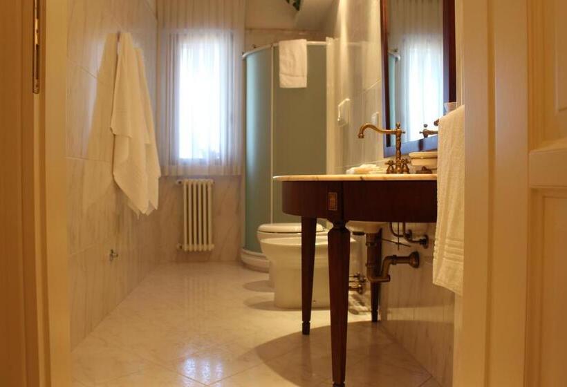 家庭套房, L'attico Del Centro