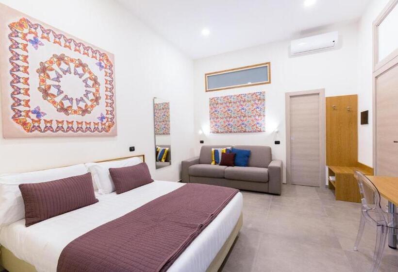 اتاق استاندارد چهارنفره با بالکن, Napolart