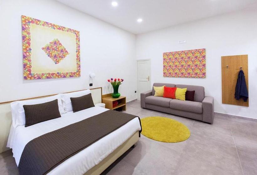 اتاق استاندارد چهارنفره با بالکن, Napolart